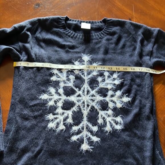 Navy Blue and White Fuzzy Snowflake Sweater Woman Size Medium Slouchy - Picture 7 of 9